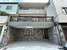 霧峰全新整理大面寬美透天~