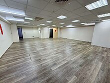 中華世貿辦公室附2個平面車位【C029】