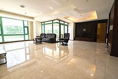 圓山澄湖果嶺公園清靜寬敞四房雙平車