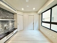 R13富邦百貨旁農16公園邊間輕裝潢大2房車位