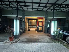 鳳頂商圈萬坪公園旁社區車墅