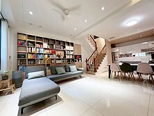 專任大里內新國小邊間美別墅｜獨立雙車庫×學區首選