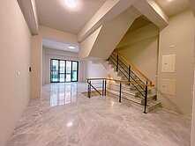 育平九街電梯全新雙車墅*小潔