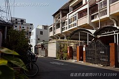 水湳仁愛國小車庫別墅8米活路