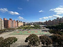 捷運中路車站大面寬三角透店