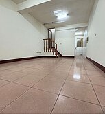 🏆鼎山商圈核心🌈近輕軌/家樂福活巷三樓透天🏡