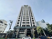 豐原電梯三房休旅車位 立東觀自在輕屋齡邊間