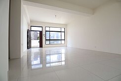 鑑價8成僅11年超漂亮百坪大空間可停3車電梯別墅