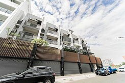 仁武霞海特區#雙主臥#輕屋齡#質感臨路雙車墅