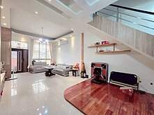 信實橙🧡專任🏠潭子機捷旁｜精裝五大房美透天