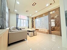 瑞隆商圈瑞祥學區輕軌籬仔內站翻新邊間活巷車庫透天