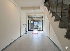 楠梓都會公園捷運、火車站#面寬縱深正四樓透店