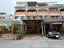 南屯V.S烏日四房社區別墅一樓有孝親室20年屋