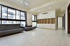 【星都心】住宅明亮3+1房朝南高樓層+平面車位