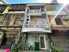 專任｜西屯逢甲｜活巷輕装潢買五房送三房收租聖品