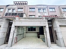 東區蛋黃區｜近Lalaport｜臨路採光大坪數豪墅