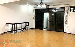 中正國中🦄紀念堂一樓門前可停車