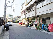 歸仁市區邊間透天❌免800萬 👉出價及談