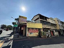 德賢商圈正路上。買地送店面。地35坪。三角窗住五