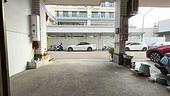 獨家專售~~大里臨路騎樓停車美透天~~