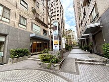 新光三越秋紅谷上安學區大器樓中樓四房