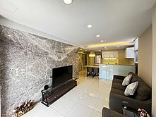 逸園商圈稀有 1 樓三房＋車位 免爬樓梯