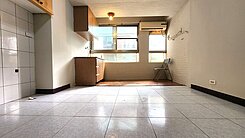 安平運河旁賓士皇宮套房(適自住或工作室)