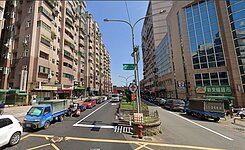 幼獅工業區台北比佛利大面寬店面(含地下室)