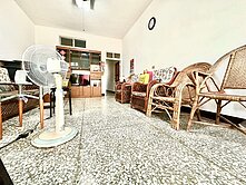 專任‼️苗栗鬧區中正路一條街前庭後院透天厝-找玥縈