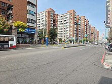 高雄★岡山路勵志新城旁懷舊透天╭★°住商姚語宸★