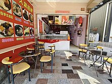 正大路上-軍校路透天店面，熱鬧商圈適百業