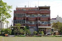 桃園近青埔山東國小邊間房雙車位透天