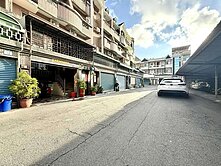 梓官市中心＊全聯市場＊臨８米活巷正三樓車庫透天