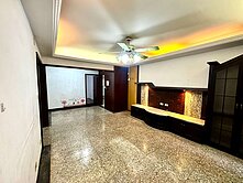 衛武營(五甲國宅)公寓1樓.可停雙車