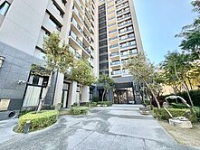 東區 l LALAPORT超大三房+雙平面車位