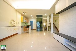 三民區稀有釋出近文藻公園首排面寬美車墅