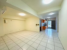 南屯丨次頂樓近文心路丨入門大玄關丨三房休旅車位