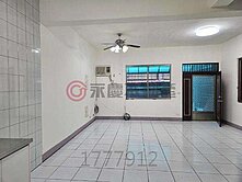 湖內區火車站★邊間★活巷★座南向.車庫別墅