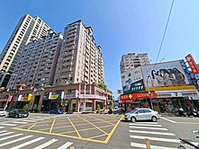 高雄河堤黃金商圈●三角窗旁店面珍稀釋出