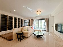 【世界帝心】採光舒適。溫馨四房雙平車。屋況佳