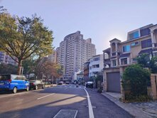 北屯梅川河畔“雙車”住二別墅