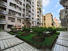 成功新象1-2樓前庭後院