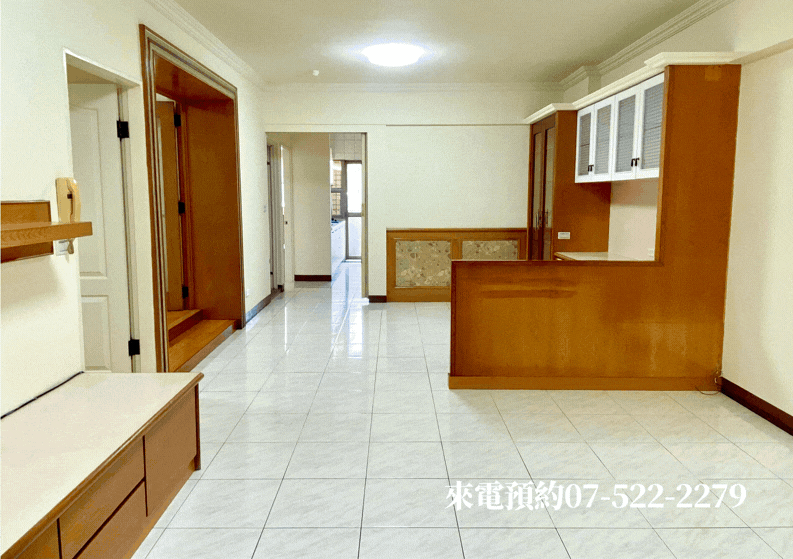 巨蛋、生態園區捷運站｜自由黃昏市場｜美四房車位