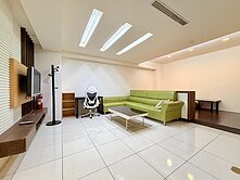 梅獅商圈公園旁紐約時尚１+１套房～衛浴對外窗