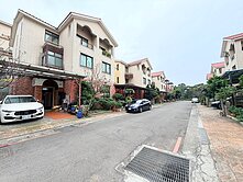 楊梅歐洲山莊前院停車美墅