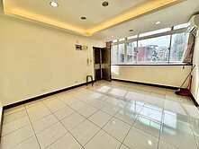 力行市場重陽國小免爬高３樓方正２房２衛有天然瓦斯