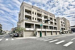 仁雄商圈-赤勇路三角窗 面寬5.5米併排雙車墅