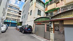 五甲商圈6米活巷/方便出入/邊間車庫透天
