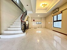 降價!北屯四張犁國小｜雙併大面寬臨路別墅｜可停雙車