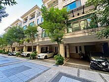 沙鹿靜宜商圈｜輕屋齡前院併排雙車美豪墅｜有孝親房